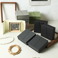 Boîte à bijoux magnétique à double porte avec logo personnalisé, emballage cadeau en papier pour bracelet, boucles d'oreilles, bague et collier