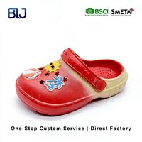 Zuecos EVA Ligeros Antideslizantes Personalizados OEM Unisex para Niños con Recortes de Estrellas y Dijes de Palmeras y Sol para Diversión en la Piscina de Verano