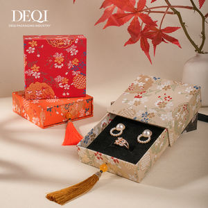 Boîte à bijoux de luxe personnalisée avec logo, en carton rigide, à tiroir coulissant, avec pompon, en tissu brocart de soie, emballage cadeau pour bracelet - Product Image 6