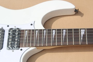 Guitare Flyoung de haute qualité, blanche, avec pont Floyd Rose et micros HSH - Product Image 4