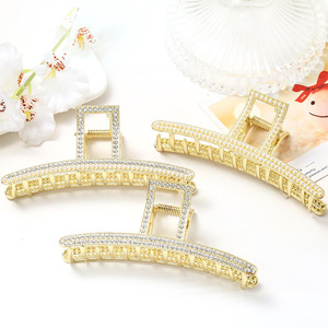 Pinza de Pelo Metálica Estilo Coreano con Incrustaciones de Perlas y Diamantes de Imitación, Diseño de Cruz, para Uso Diario Femenino - Product Image 3