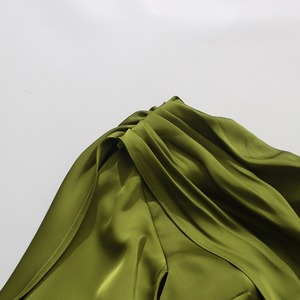 Robes longues élégantes en satin vert pour femmes, style cape, dos nu, drapées, ajustées, pour soirées formelles et banquets, respirantes, vente en gros, naturelles - Product Image 5