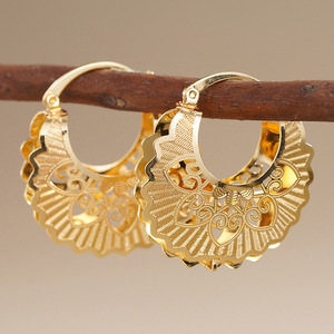 Orecchini a polsino a cuore cavo per donna, stile etnico, accessori per l'orecchio da indossare tutti i giorni - Product Image 1