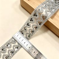 Tulle luxueux et élégant avec bordure en dentelle et broderie pour costumes de scène, robes de soirée, robes de mariée, textiles de maison