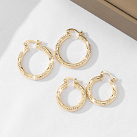 Vente en gros transfrontalière / Boucles d'oreilles pour femmes en cuivre texturé macramé doré, style décontracté/sportif, luxe léger, meilleures ventes