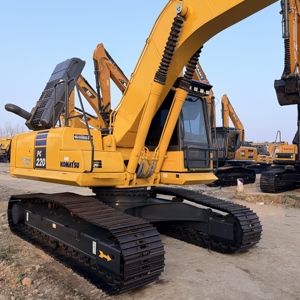 Excavadora Usada Komatsu PC220 de Confiabilidad Probada, Gran Fuerza de Excavación y Construcción Robusta para Operaciones de Construcción y Movimiento de Tierras - Product Image 1