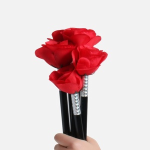 Nicro Offre Spéciale Baguette Magique Fleur <span class=keywords><strong>de</strong></span> Rose en Plastique <span class=keywords><strong>pour</strong></span> Spectacles <span class=keywords><strong>de</strong></span> <span class=keywords><strong>Magie</strong></span>, Illusions et Accessoires <span class=keywords><strong>de</strong></span> Tours <span class=keywords><strong>de</strong></span> <span class=keywords><strong>Magie</strong></span>, Thanksgiving, Saint-Valentin, <span class=keywords><strong>Anniversaire</strong></span> - Product Image 1