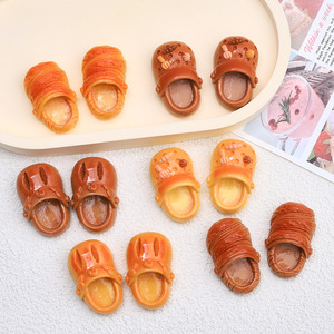 Charm in resina a forma di pane dal design popolare, Kawaii, per custodie del telefono, all'ingrosso, piatti, a tema cartone animato - Product Image 1