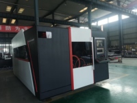 Machine de découpe laser à fibre 6000W 3015 CNC pour tubes et plaques métalliques, conception fermée