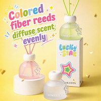 Diffuseur de parfum Série Lucky Star, rose pastel et vert, avec bouchon en verre mat, pour la maison, idéal comme cadeau de mariage ou petit cadeau.
