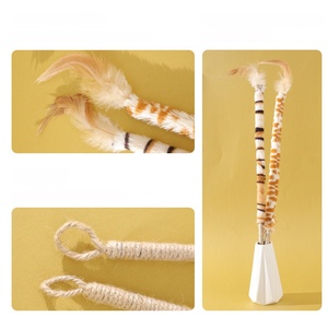 Bâton de jeu pour <span class=keywords><strong>chat</strong></span> à longues plumes, corde de chanvre naturelle, manche en bois, jouet pour <span class=keywords><strong>chat</strong></span> auto-amusant, durable et résistant aux morsures, bâton de stimulation pour <span class=keywords><strong>chat</strong></span> - Product Image 3