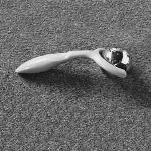 Boule de rouleau de <span class=keywords><strong>massage</strong></span> de cheval de poignée blanche pour le kit de toilettage de cheval - Product Image 1