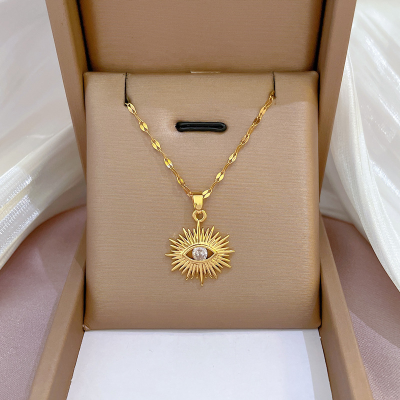 Pendentif en cuivre, chaîne en acier titane E101