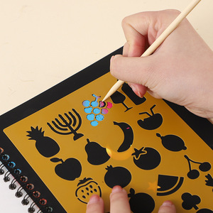 Set di Blocchi Note Arcobaleno con Carta da Grattare, 2 Pezzi, Grande Quaderno Magico da Grattare con Stilo in Legno, Regalo Creativo Fai-da-Te per Bambini - Product Image 5