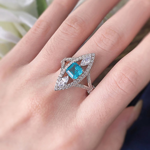 Anello dal Design Geometrico Classico da Donna - Product Image 2