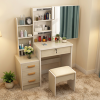 Coiffeuse nordique pratique avec miroir et armoire de rangement latérale pour la chambre à coucher