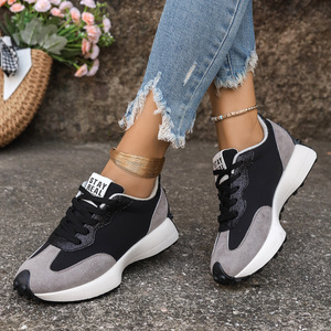 Chaussures de marche décontractées <span class=keywords><strong>à</strong></span> plateforme respirantes tendance pour femmes 2026 - Baskets classiques polyvalentes antidérapantes (vente en gros d'usine) - Product Image 1
