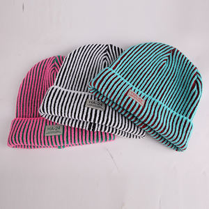 Bonnet d'hiver tricoté côtelé pour hommes avec logo de créateur en cuir sur mesure en gros - Product Image 6