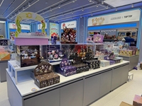Magasin de jouets magasin de jouets présentoirs intérieurs vitrine en verre avec lumières led