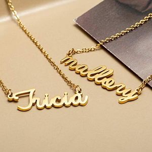 <span class=keywords><strong>Collana</strong></span> con motivo a maglia con nome personalizzato in acciaio inossidabile placcato oro 18K con motivo a forma di lettera carino per anniversari - Product Image 4