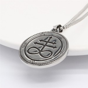 Colgante de Acero Inoxidable Chapado en Oro con Diseño de Ramo de Satán, Estilo Retro, con Cadena de Caja, Joyería Unisex para Fiestas, Venta al por Mayor - Product Image 6