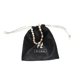 Sac cadeau personnalisé imprimé en satin de soie noir avec doublure en velours et cordon de serrage pour bijoux - Product Image 6