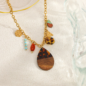 สร้อยคอสแตนเลสสตีลสไตล์ยุโรปอเมริกัน ลายเสือดาวรูปหยดน้ำ ประดับลูกปัด ชุบทอง 18k เครื่องประดับแฟชั่นสไตล์เรโทร - Product Image 3