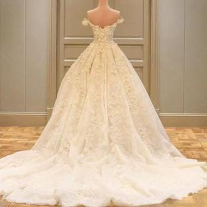 Vestido de Novia de Lujo con Cola Real, Bordado Vintage Personalizado, Cuello Alto, Manga Tres Cuartos, Blanco 2026, con Lentejuelas - Product Image 3