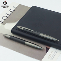 Bolígrafo Profesional de Lujo Chino de Metal y Fibra de Carbono, Color Negro Pistola, con Ancho de Escritura de 0.7 mm