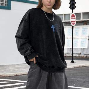 Sudadera Religiosa Personalizada para Mujer, Sudadera con Capucha de Cuello Redondo con Lavado Ácido Vintage y Gráfico de Jesús, Sudadera Cristiana para Invierno - Product Image 4