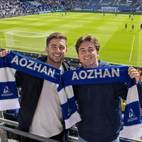 Оптовые двусторонние акриловые шарфы AOZHAN 2026 с логотипом для футбольных болельщиков, вязаные командные шарфы для матчей и клубных мероприятий