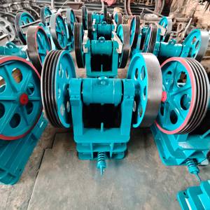 150*250 Broyeur à mâchoires de scories de pierre de roche pavée d'usine professionnelle - Product Image 6