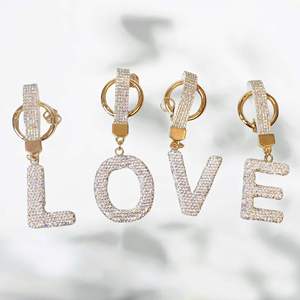 Porte-clés en métal personnalisé DIY en gros, entièrement orné de strass, avec pendentif lettre initiale (26 lettres), pour voiture et sac à dos - Product Image 2