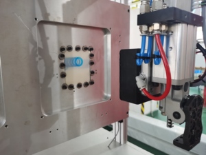 IML <span class=keywords><strong>Robot</strong></span> Cho Cốc Sữa Chua Trong Khuôn Ghi Nhãn <span class=keywords><strong>Robot</strong></span> Cho Bao Bì Nhựa IML Xô Sơn <span class=keywords><strong>Robot</strong></span> Hàng Đầu Nhập - Product Image 2