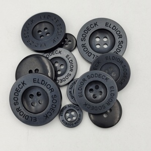 Nhà Máy Trực Tiếp Kích Thước Khác Nhau Thiết Kế Nhựa Nhựa Màu Đen 4 Lỗ Vòng Khắc Biểu Tượng Quần Áo Áo Len Nút - Product Image 2