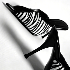 Novo Estilo Sandálias Femininas de Salto Alto com Estampa de Zebra e Pelo Sintético, Mules Sexy de Bico Fino, Ajuste Amplo, Sapatos Estilo Leopardo - Product Image 5