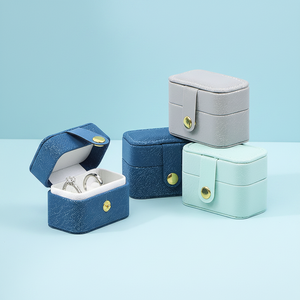 Mini joyero, estuche portátil para anillos, pequeña caja de joyería de cuero, estuche de viaje para guardar joyas, caja de regalo para dos anillos - Product Image 1