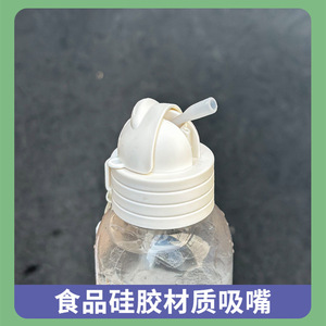 Botella de agua deportiva marca Monkey de 700 ml, de plástico, portátil, con pajita para uso en exteriores. - Product Image 5