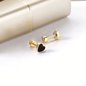 Boucles d'oreilles clous cœur émaillées colorées pour enfants, plaqué or 18 carats, en acier inoxydable, avec fermoirs à vis – Nouveauté promotionnelle - Product Image 3