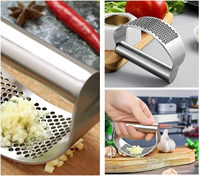 Offre Spéciale – Ensemble Presse-ail 3 Pièces en Acier Inoxydable Personnalisable avec Éplucheur en Silicone et Brosse de Nettoyage – Durable et Facile à Utiliser pour la Cuisine