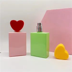Frascos de perfume de cristal de colores al por mayor de 30ml con tapas en forma de corazón