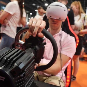 ชุดอุปกรณ์จำลองการขับรถแข่ง PVC Racing Cockpit Motion Sim Racing Rig พร้อมระบบขับขี่แบบครบวงจรและพวงมาลัยสำหรับเกมแข่งรถ - Product Image 1
