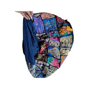 Housse de coussin de sol ronde bohème hippie brodée patchwork 18x18, housse de pouf ottoman en soie avec taies d'oreiller décoratives, cadeau - Product Image 2