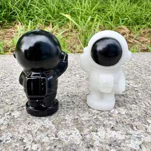 Venta al por mayor de artesanías de cristal tallas de cristal astronauta para decoración de escritorio - Product Image 5