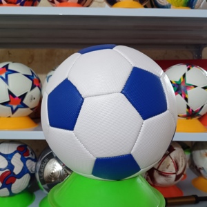 Ballon de football de taille 5 en PV pour entraînement classique, vente en gros d'usine 2026, cousu à la machine - Product Image 5