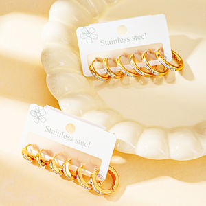 Pendientes de Aro de Acero de Titanio con Baño de Oro de 18K, Resistentes a la Decoloración, con Diamantes Completos, Diseño de Corazón, Joyería Versátil para Mujer - Product Image 3