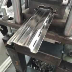 Machine de formage à froid de rayonnages en acier galvanisé de qualité supérieure pour la fabrication de rayonnages en acier, de rayonnages de stockage et de rayonnages à palettes - Product Image 5