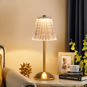 Lampada da Tavolo a LED Creativa, Lampada da Scrivania, Luce da Caffè, Lussuosa e Semplice, Luce Notturna Personalizzata <span class=keywords><strong>Poldina</strong></span>, Origine Guangdong - Product Image 1