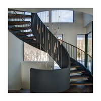 Escalier d'intérieur incurvé moderne de haute qualité Marbre/Bois Marches Escaliers intérieurs en colimaçon avec garde-corps à barre ronde