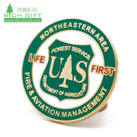Plaque de nom en émail dur en forme ronde avec logo personnalisé, badge d'université souvenir en métal, épingle en émail personnalisée